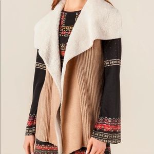 Quinn Tan + White Knit/Faux Fur Vest, size S.